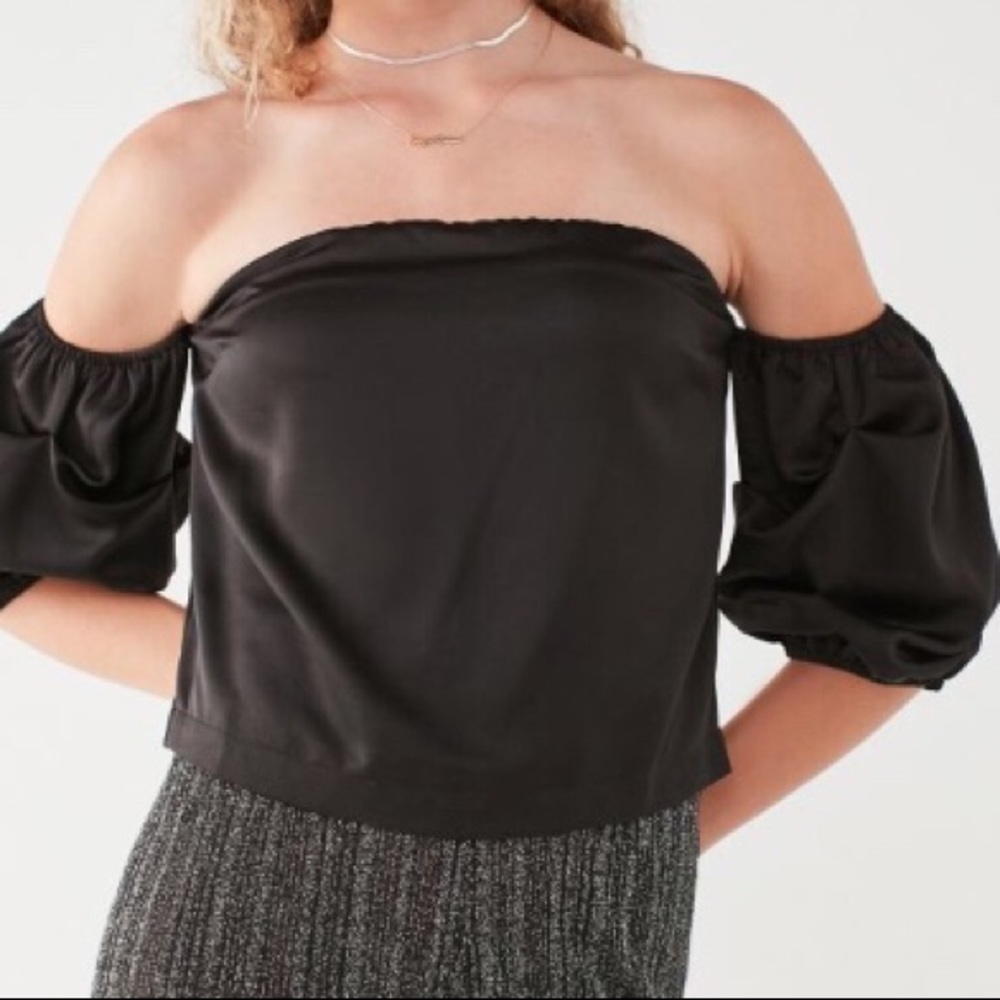 UO / Off The Shoulder Satin Blouse - Picture 3 of 5